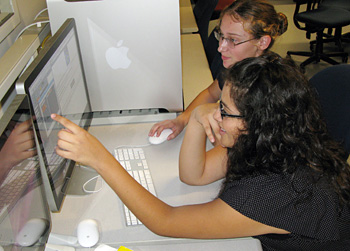 Fall 2009 students work together using pair programming
